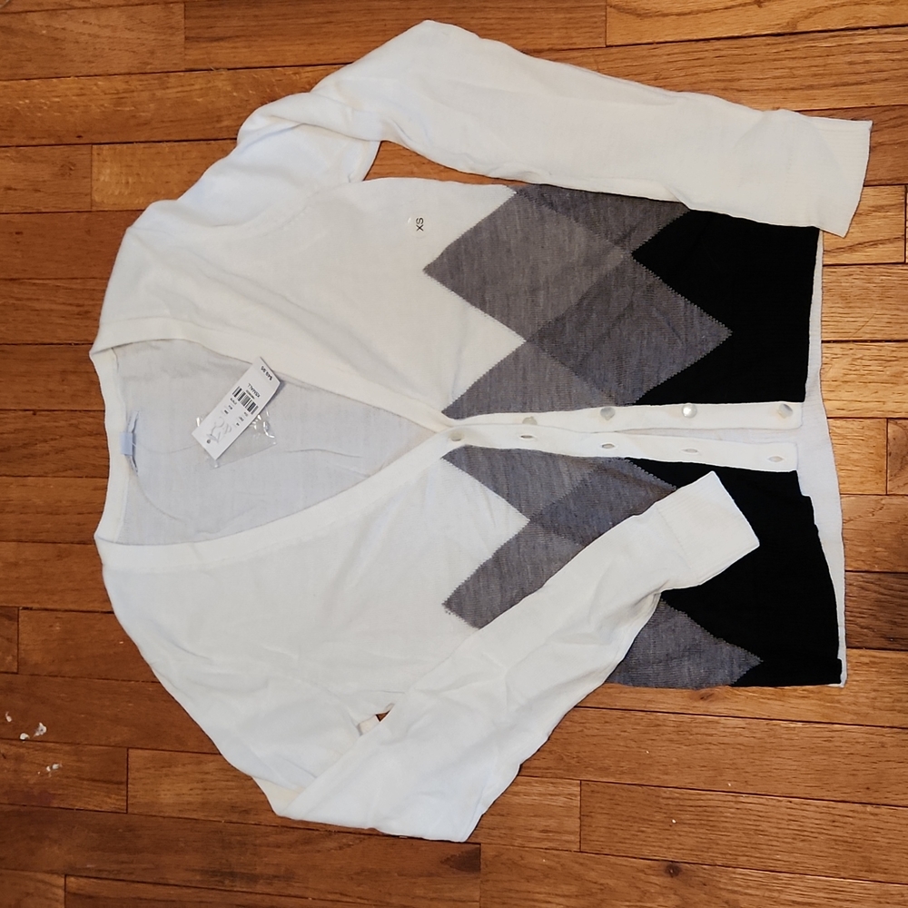 NWT Argyle V neck light weight cardigan